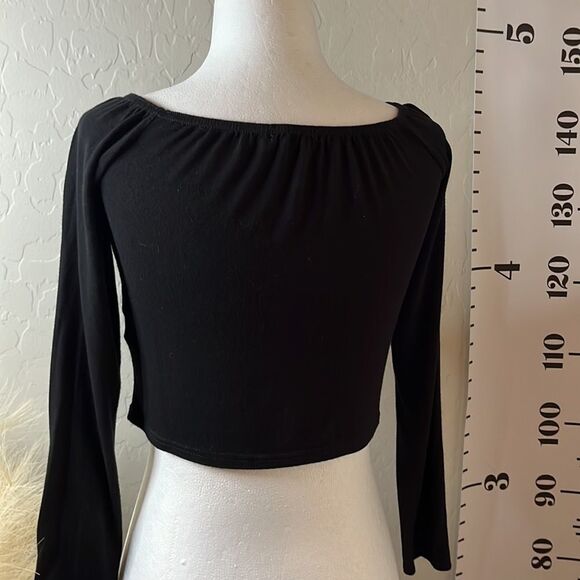 Boo-hoo black crop top with mid length sleeves and gather neckline size 10. - Picture 4 of 9
